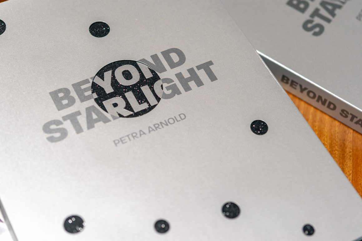 Buchcover „Beyond Starlight” von Petra Arnold