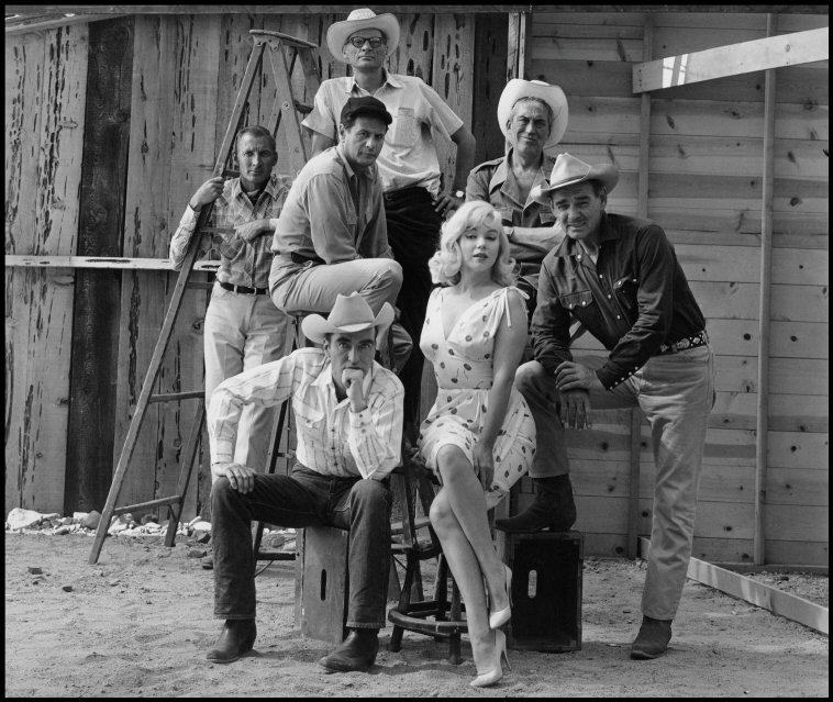 John Huston, Marilyn Monroe, Clark Gable, Montgomery Clift, Eli Wallach and Arthur Miller on the set of “The Misfits”, Reno, Nevada, USA, 1960 © Elliott Erwitt/Magnum Photos