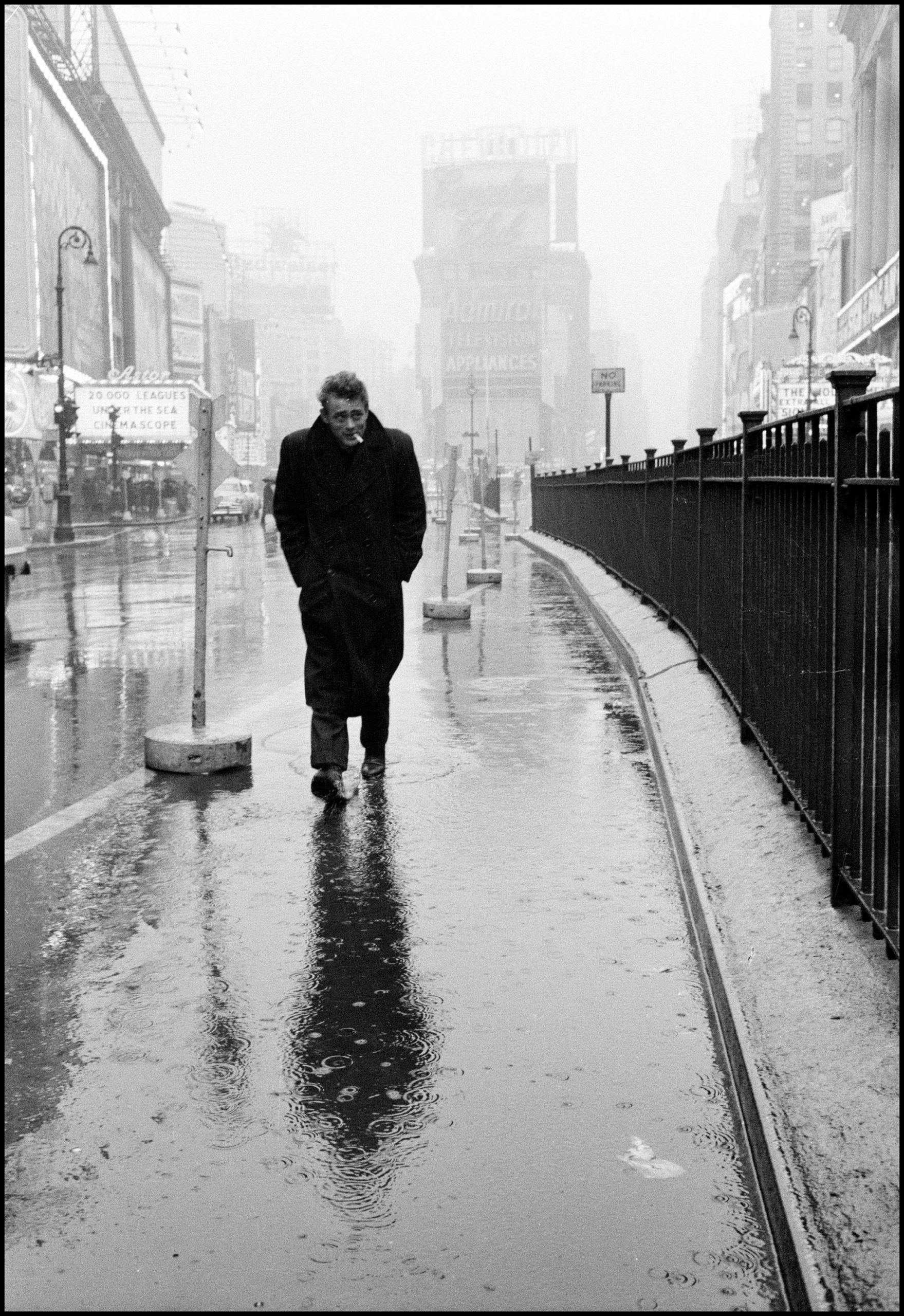 Dennis Stock James Dean in Times Square New York City, New York, USA 1955; Bild: © Dennis Stock/Magnum Photos