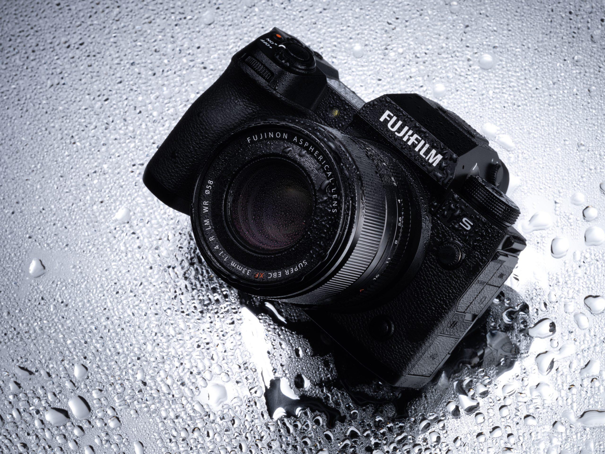 Die X-H2S (Bild), die X-H2 und die X-T5 sind alle drei rundum abgedichtet. Bild: Fujifilm