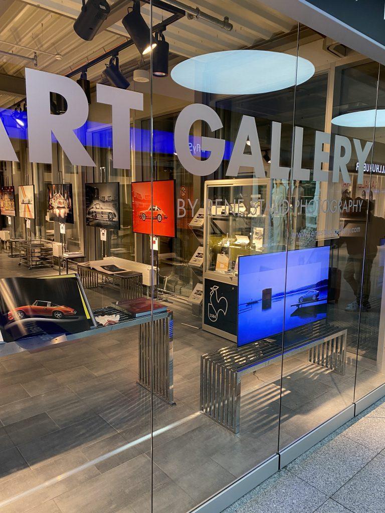 Einblick in die Car Art Gallery by René Staud