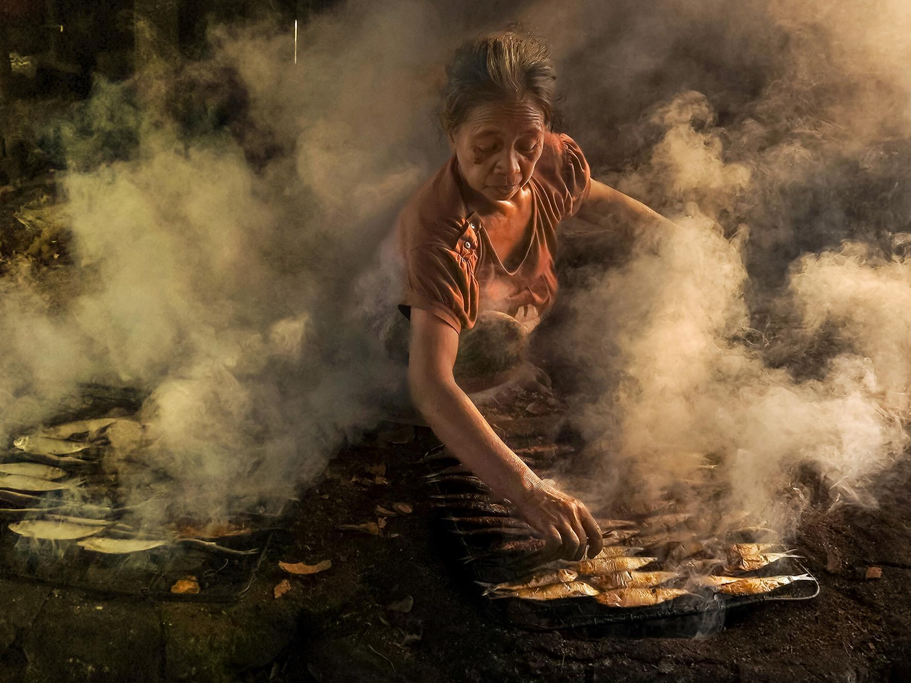 Female Fisherwoman von Bambang Wirawan
