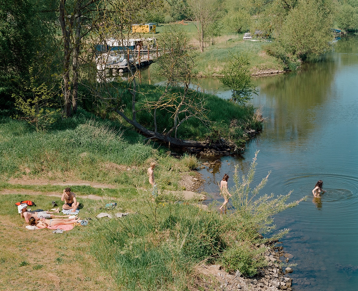 "Mit Abstand" von NILS BÖDDINGMEIER