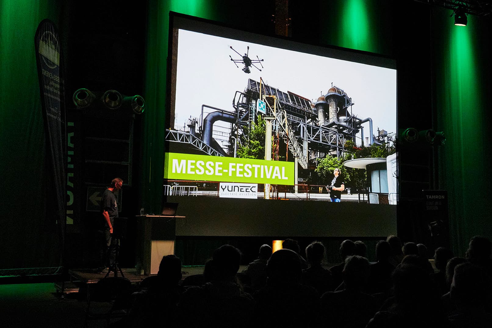 bestuhlter Vortragsbereich der Photo+Adventure