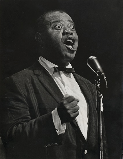 Louis Armstrong singing in the Olympia concert hall, Paris Mid 1950s © Russell Melcher
