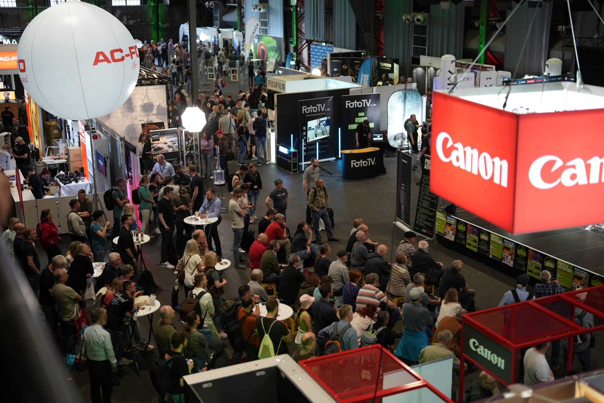 Photo+Adventure 2023 Messehalle Besucher