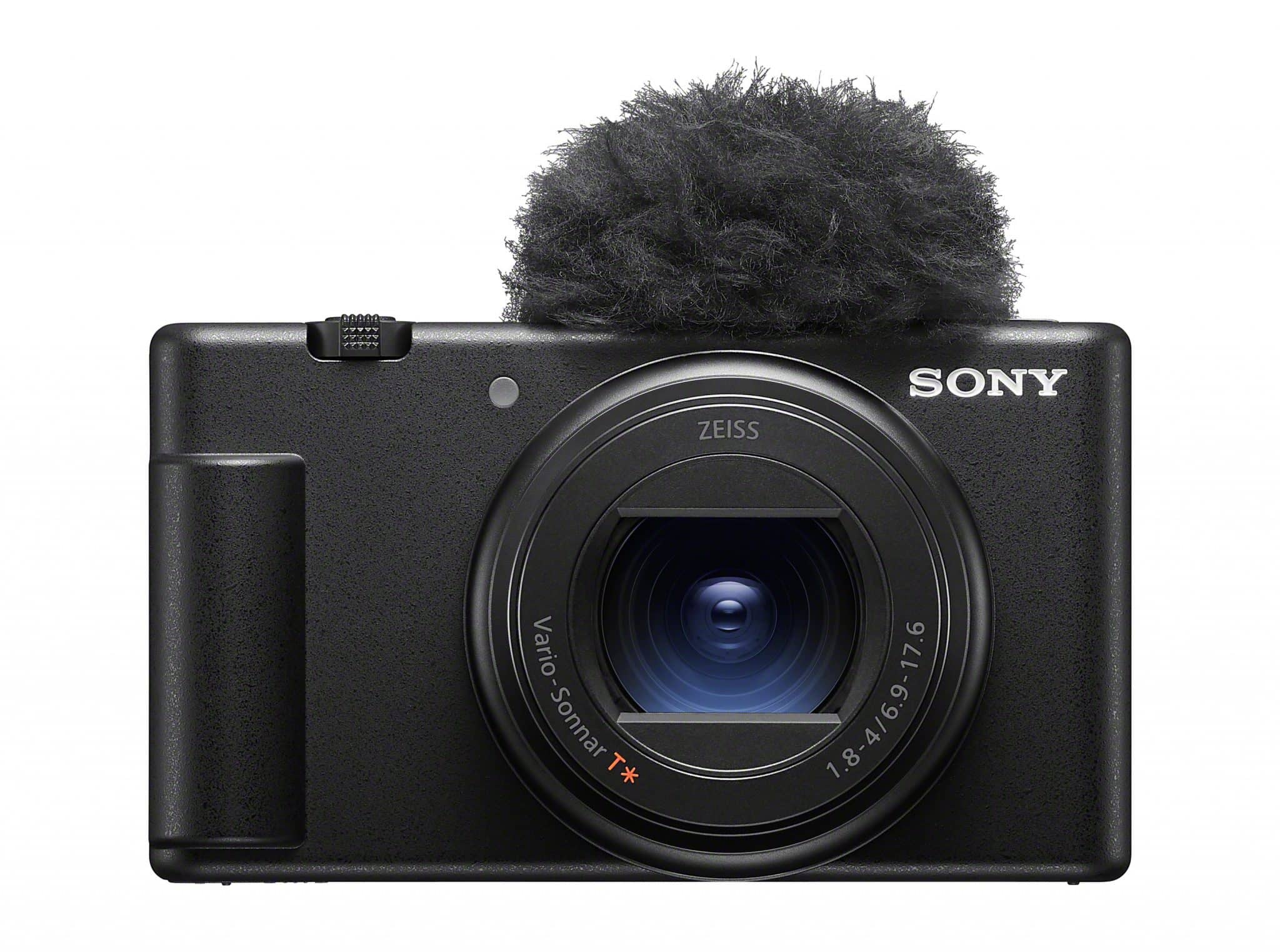 Ein Windschutz für das interne Drei-Kapsel-Mikrofon liegt mit im Lieferumfang. Sony ZV-1 II