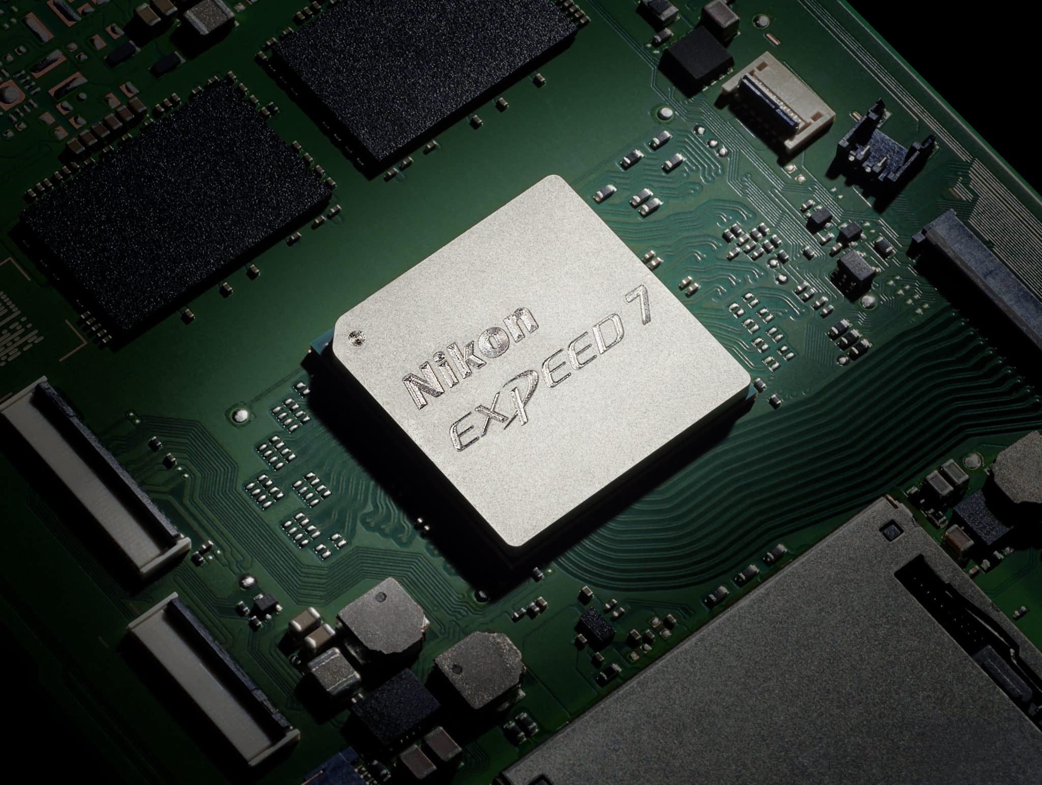 Genau wie die Nikon Z 9 setzt die Z 8 auf den schnellen EXPEED 7-Bildprozessor und einen mehrschichtigen Bildsensor