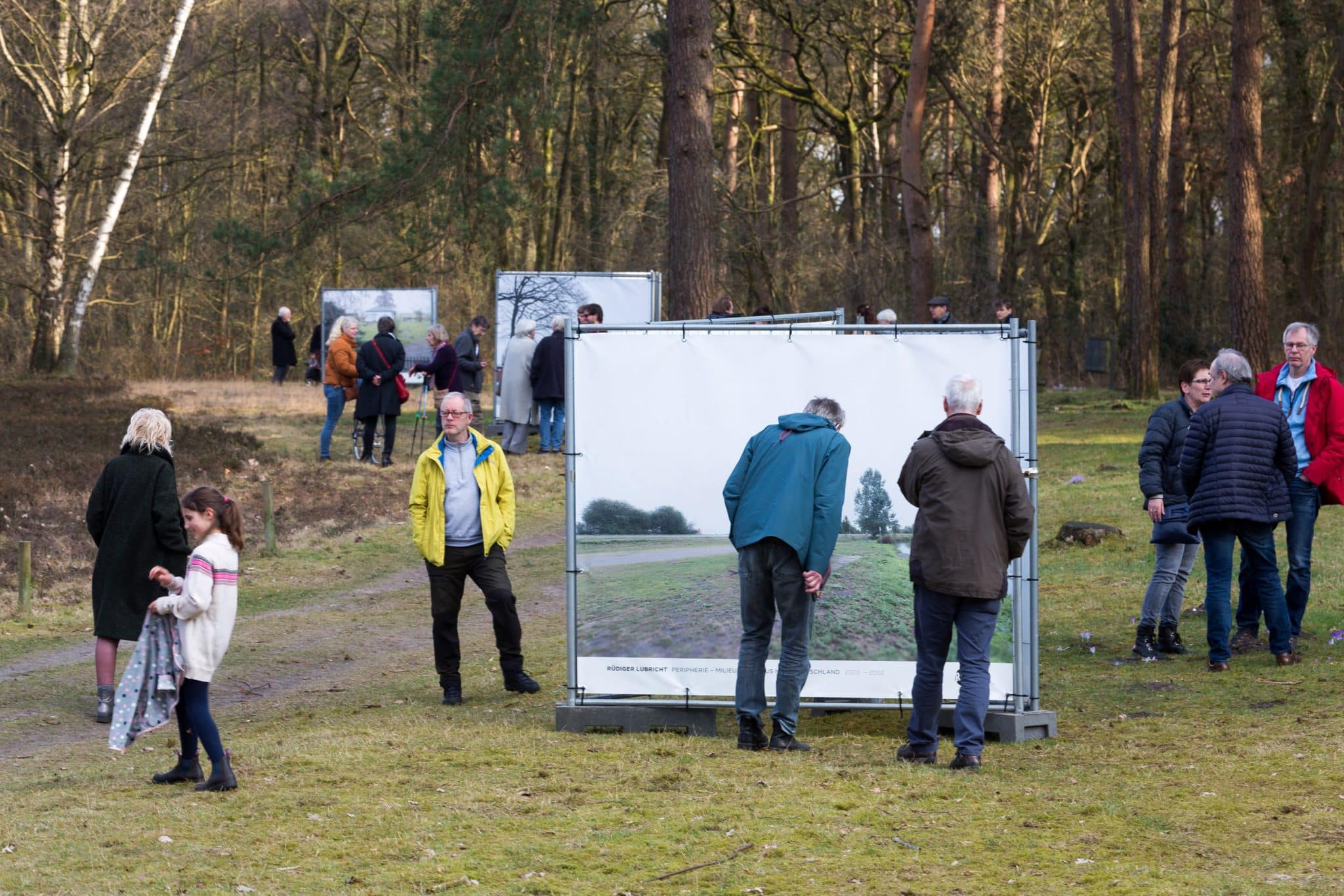 Ansicht der Ausstellung #THANKS auf der Marcusheide mit der Serie »Peripherie – Milieubilder aus Norddeutschland« von Rüdiger Lubricht.