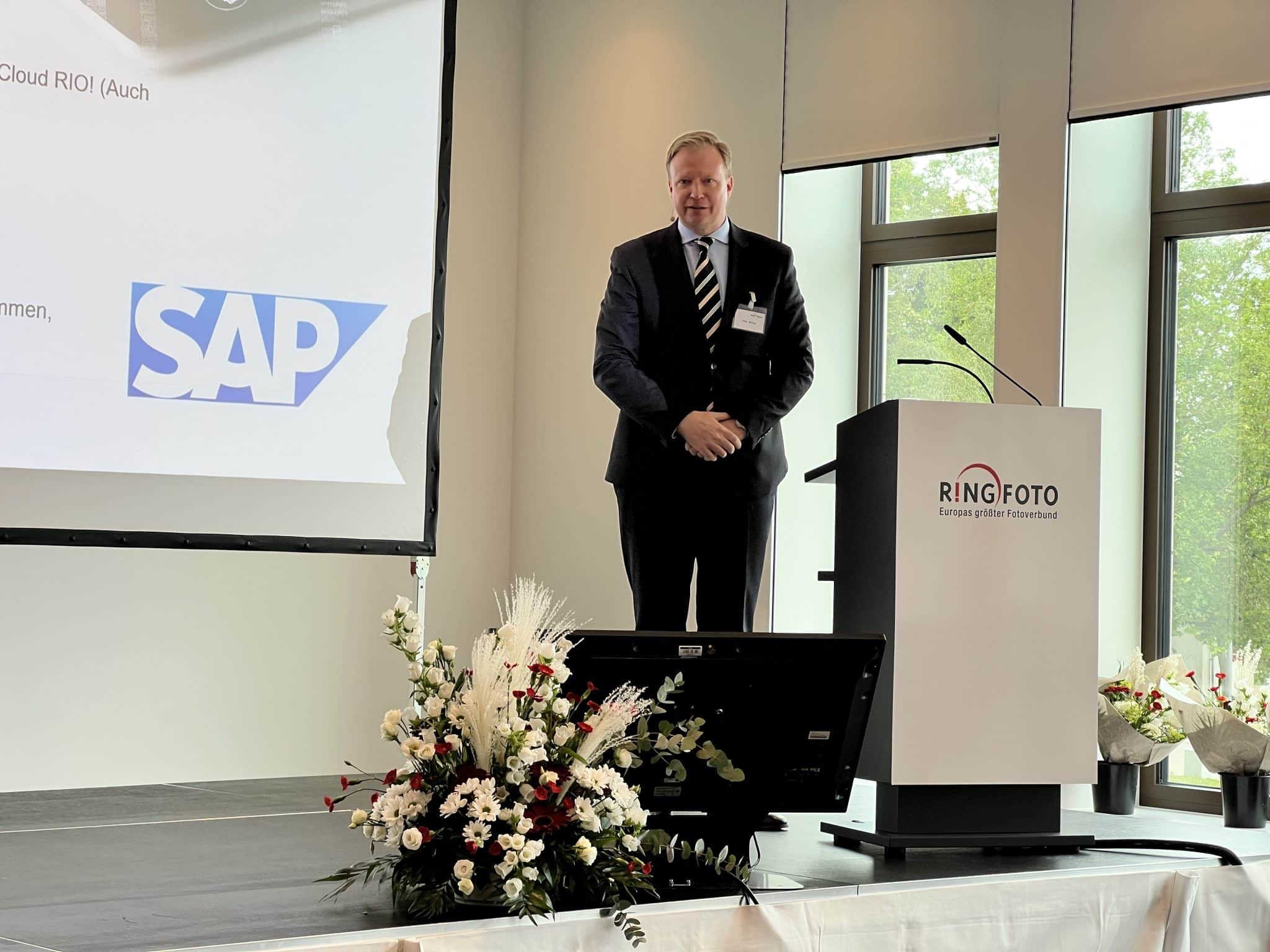 Thilo Röhrig, geschäftsführer Ringfoto-Gruppe, auf der Gesellschafterversammlung 2023 in Ingolstadt. Foto: Benjamin Lorenz