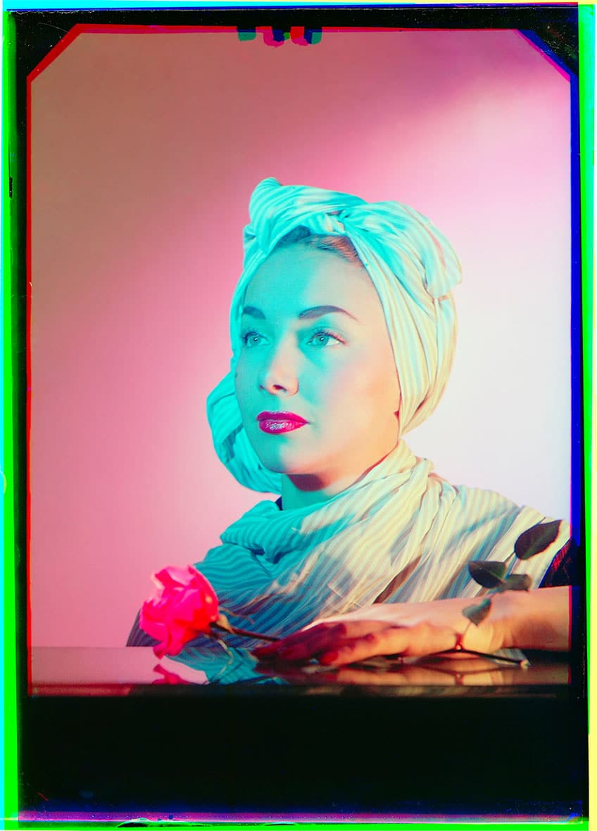 Werner Bischof: Model mit Rose, Zürich, Schweiz 1939