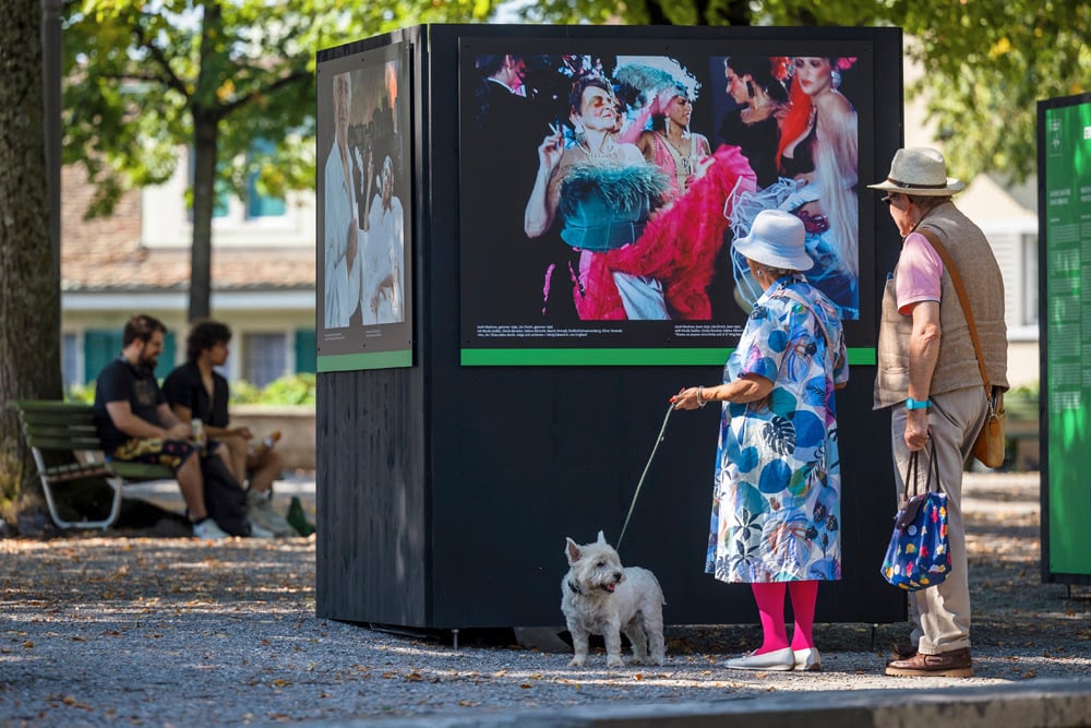 Die Fotoausstellung Open Your Eyes am, 8. September 2023 in Zürich. Von 8. September bis 15. Oktober 2023 präsentiert OPEN YOUR EYES der Öffentlichkeit in Zürich ein Festival kreativer Fotografie – als Plädoyer zum Verständnis der 17 Nachhaltigen Entwicklungsziele der UN. (ETH/Alessandro Della Bella)