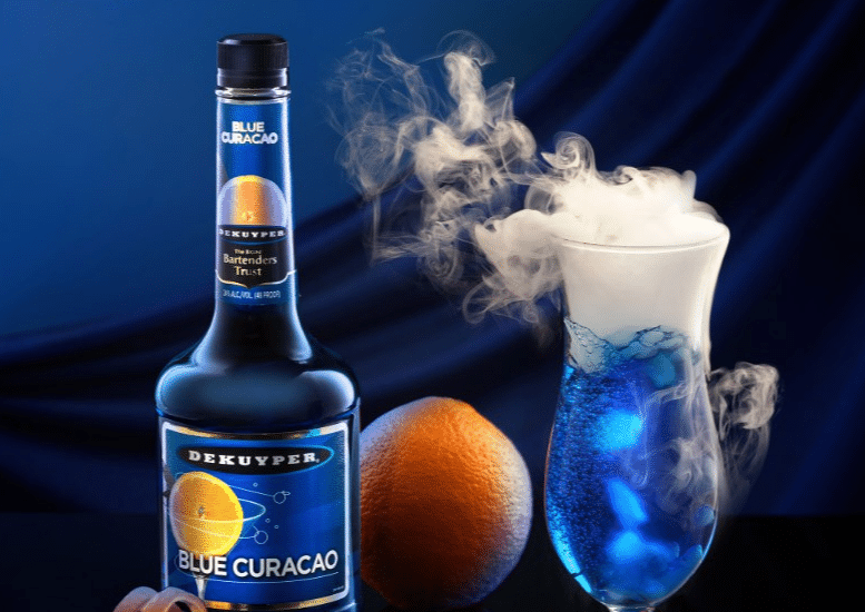 Stilllifebild mit dampfenden Drink