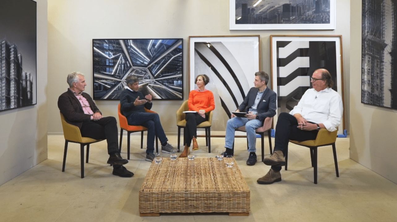 Das Experten-Quartett diskutierte über Vor- und Nachteile von KI: Reiner Fageth, CTO CEWE, Wissenschaftsjournalist Ranga Yogeshwar, Profifotografin und BFF-Vorstandssprecherin Alexandra Lechner, Benjamin Lorenz, Chefredakteur PHOTO PRESSE und Hans Georg Esch, professioneller Architekturfotograf (v.l.n.r.).