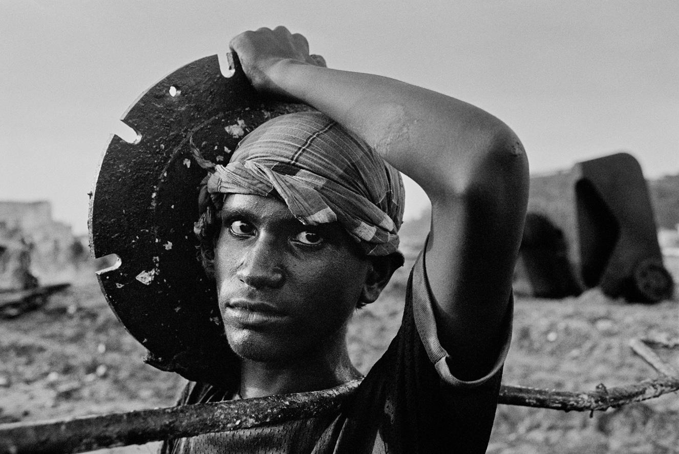Chittagong, Bangladesh, 1989 © Sebastião SALGADO