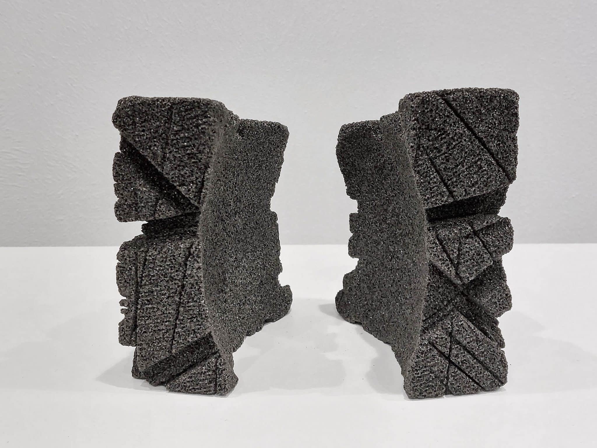 Christian Hinz „Black Glas 4 Angel wings“, 2023, 15 x 15 x 15 cm, Glasschlacke