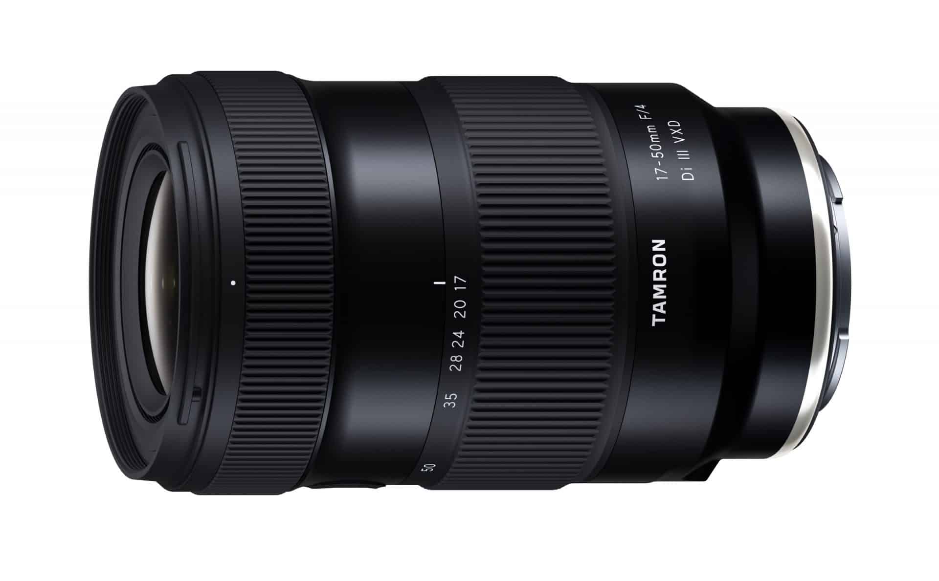 Seitliche Ansicht vom Tamron 17-50mm F/4 Di III VXD.