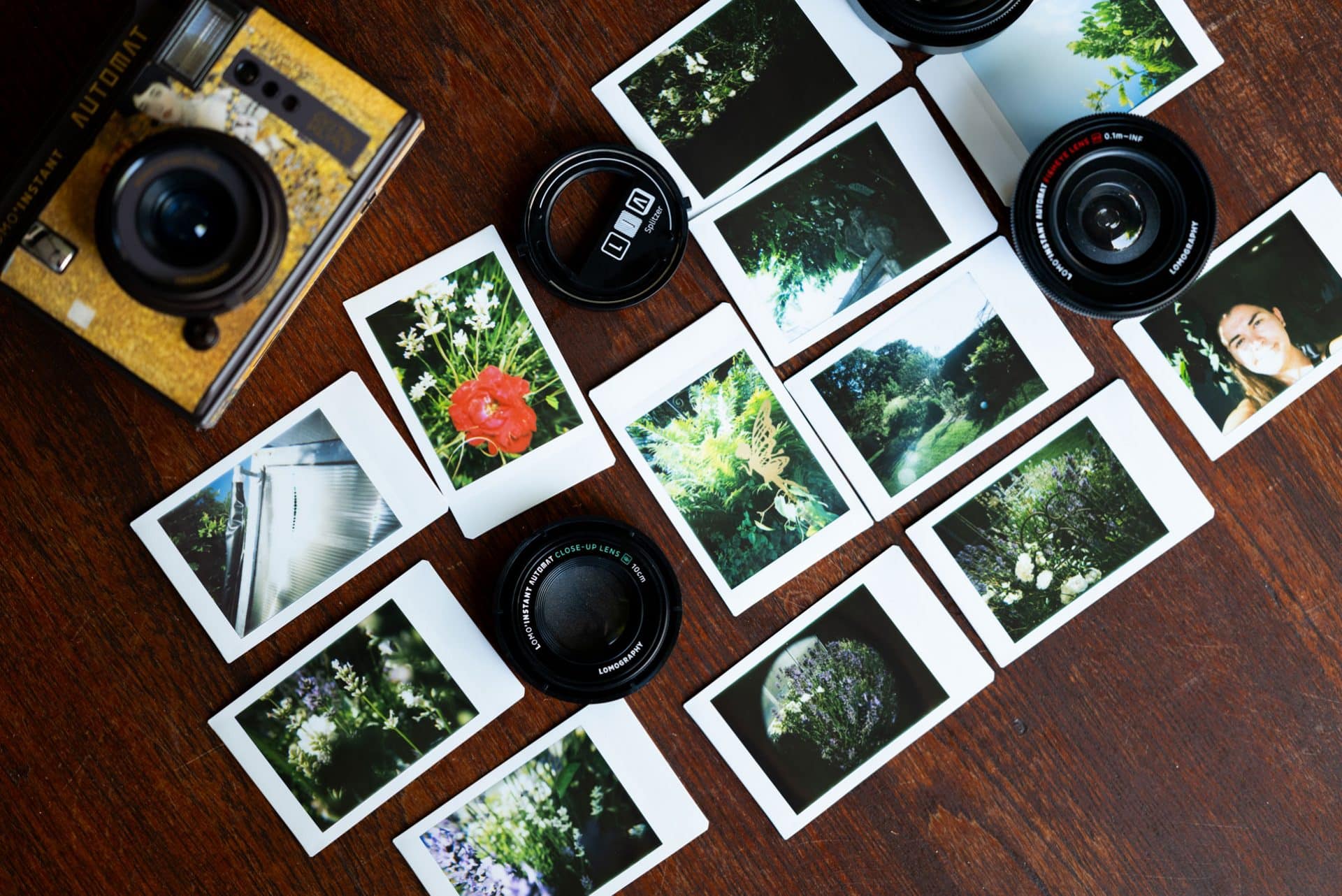 Lomo’Instant Automat und alle Objektive auf einem Tisch